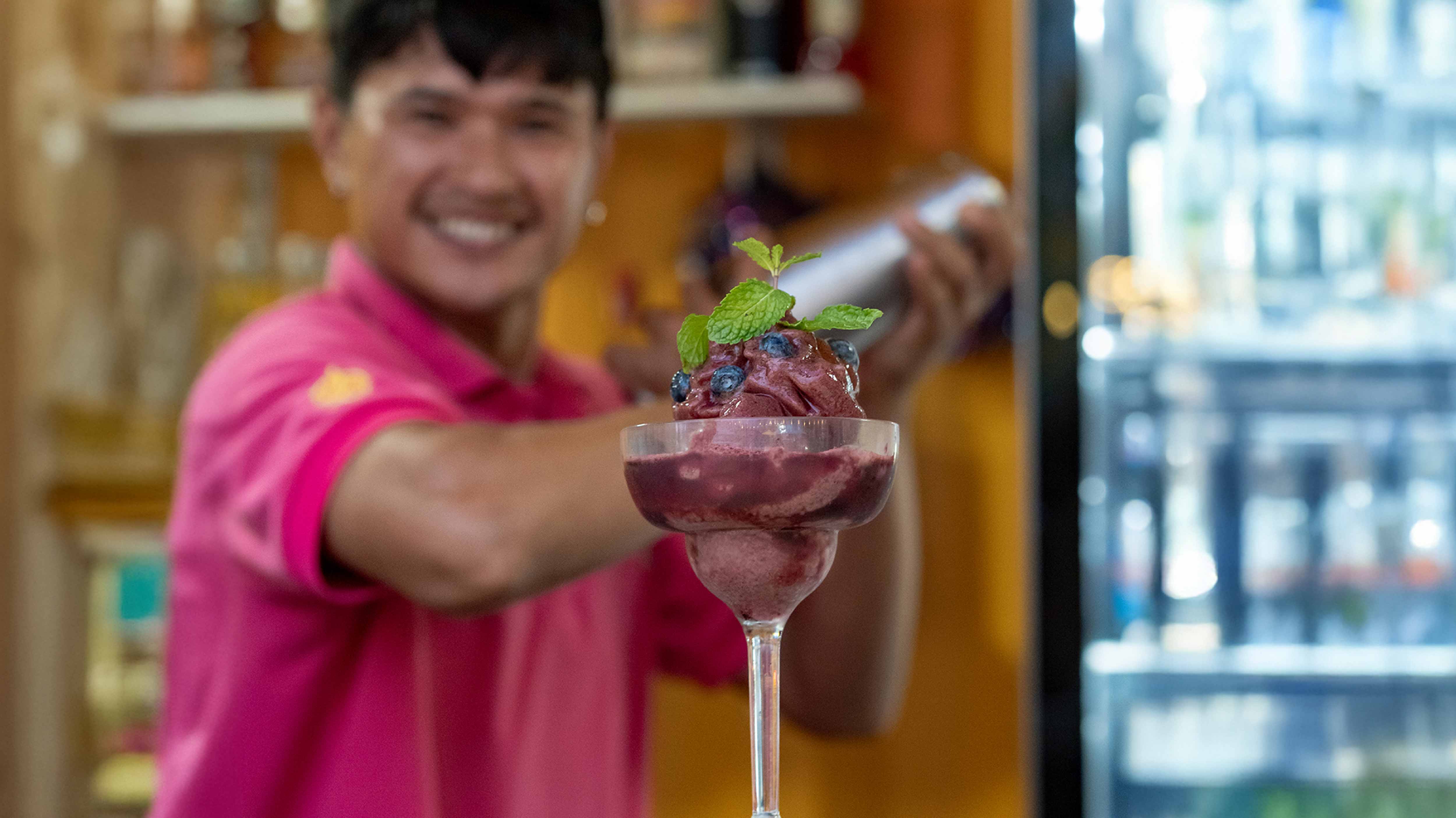 Slide into our Splash infinity pool, good vibes on tap. Twice a day, THE Pool Bar turns on the happy-meter with half priced pours.